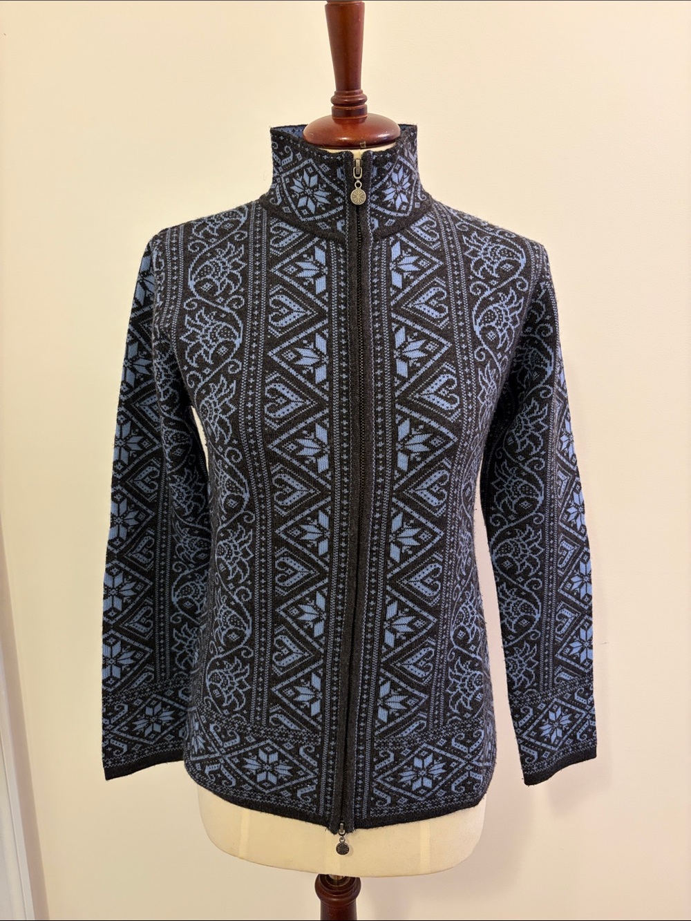 Zip-Front Nordic Pattern Knit Cardigan in Black & Light Blue